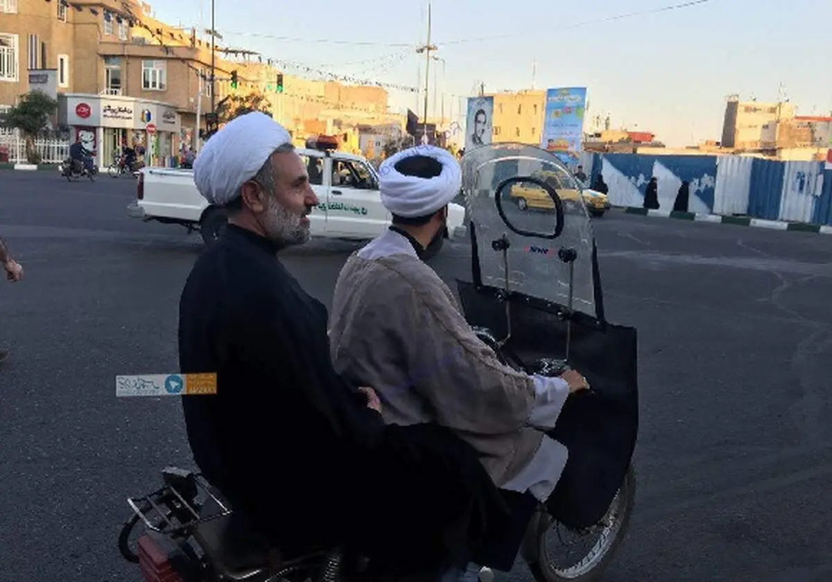 موتورسواری نماینده مجلس در قم
