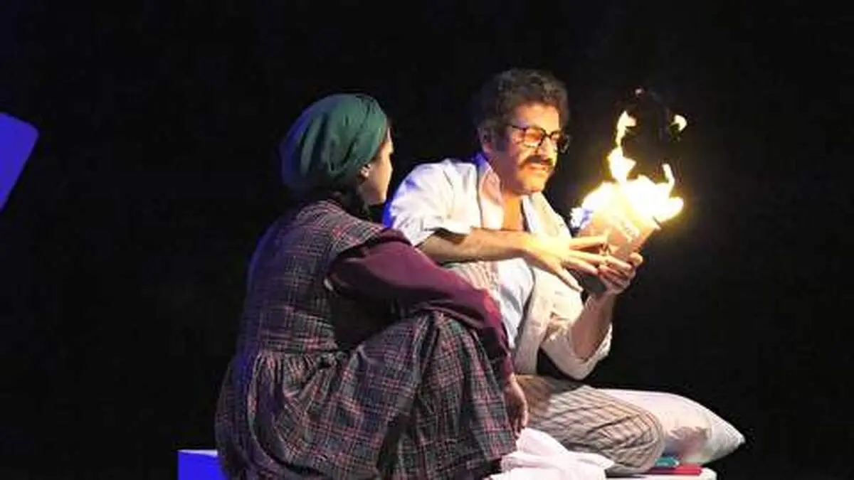 نمایش شب دشنه های بلند