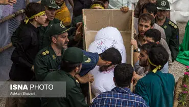 در حاشیه تشییع پیکر دو شهید گمنام