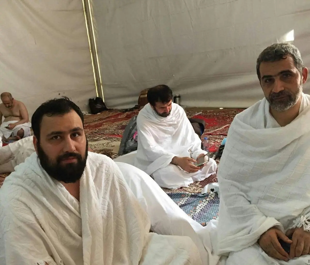 نوه امام خمینی در لباس احرام
