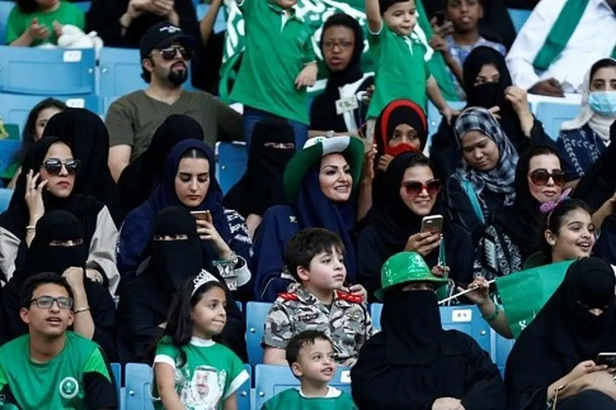 زنان سعودی برای نخستین بار وارد ورزشگاه شدند +تصاویر