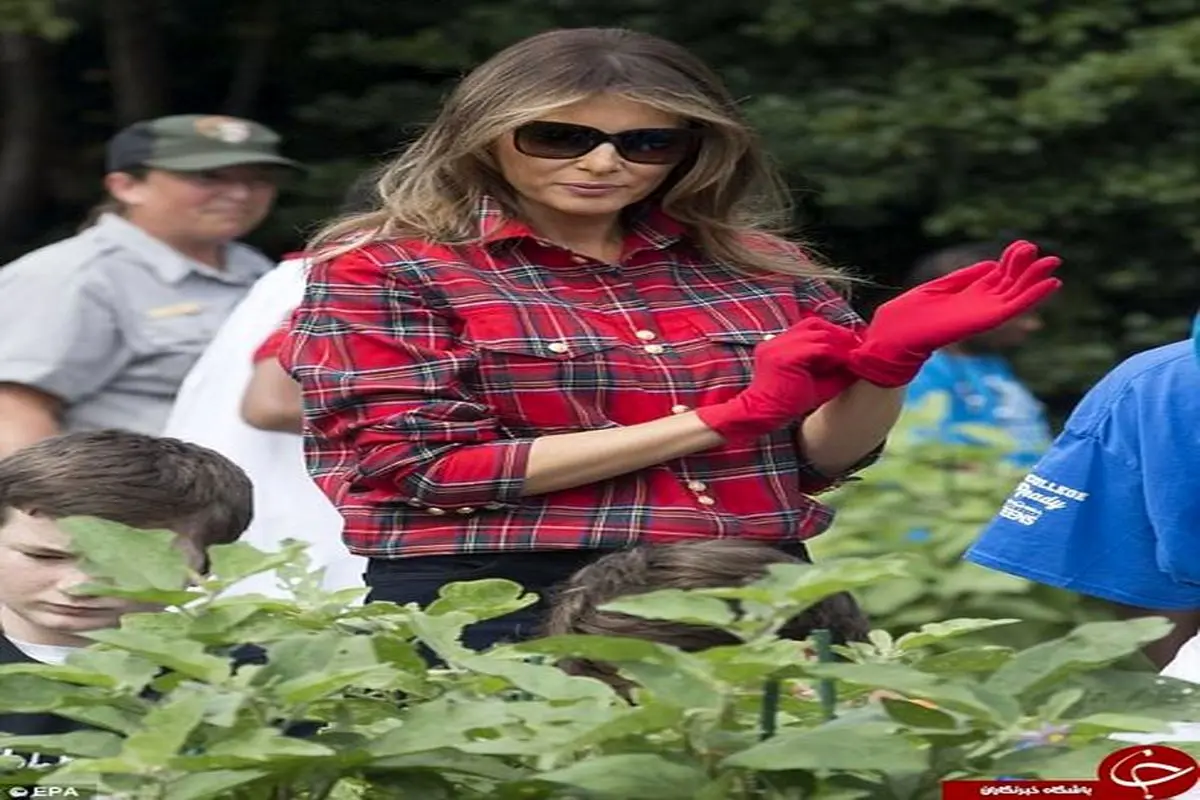لباس متفاوت ملانیا ترامپ هنگام باغبانی!