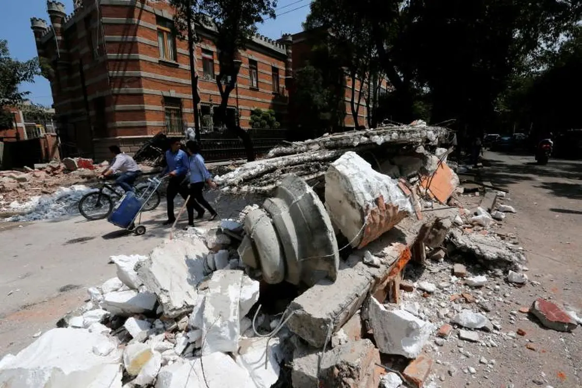 لحظه ریزش ساختمان در زلزله مکزیک