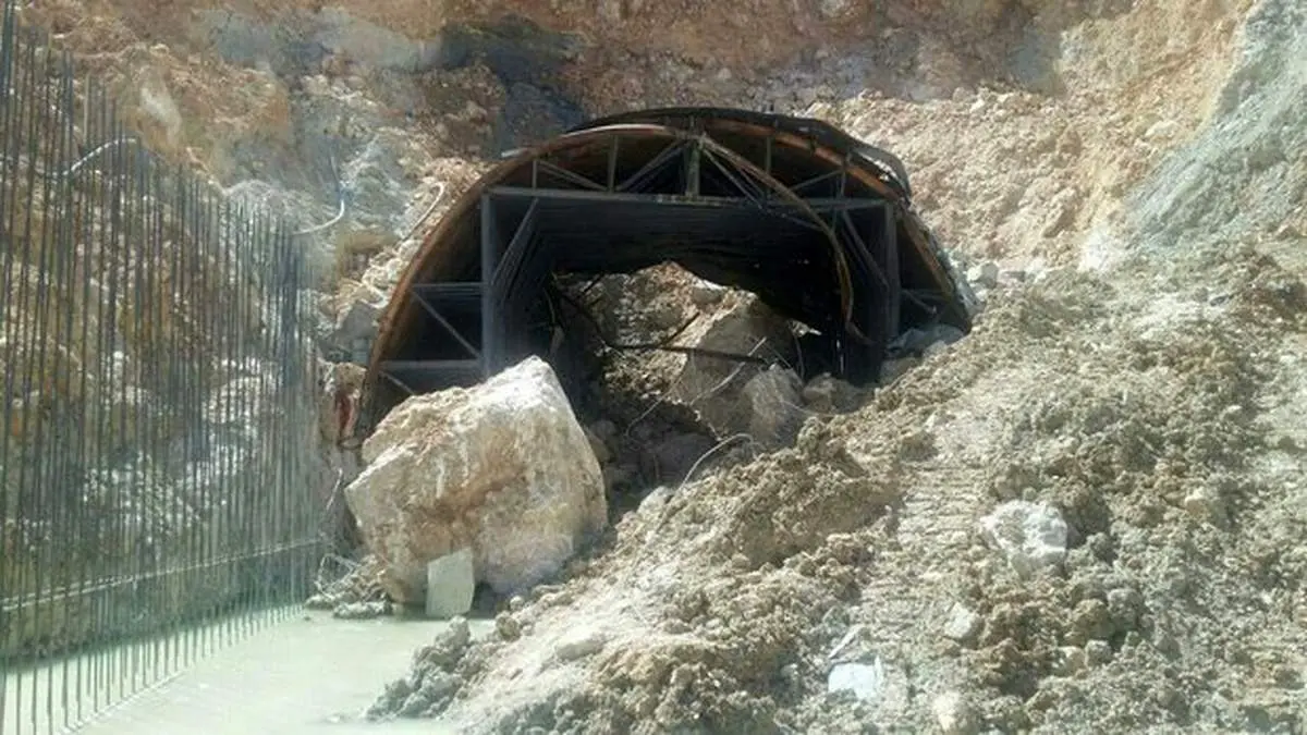 وقوع حادثه در تونل چری با رانش زمین