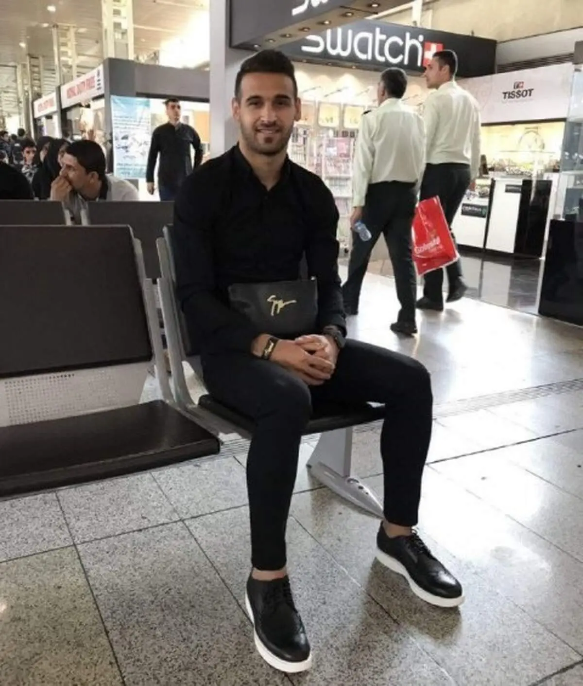 تصویری از بازیکن پرسپولیس در فرودگاه!