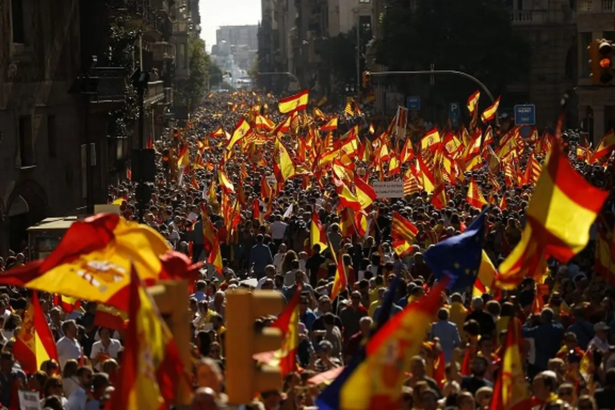 راهپیمایی بزرگ کاتالان‌ها در مخالفت با استقلال از اسپانیا
