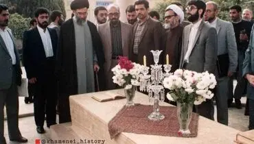 حضور آیت‌الله خامنه‌ای بر مزار حافظ