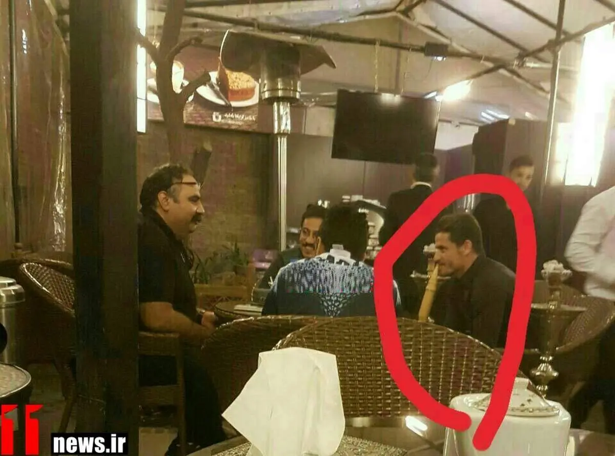 قلیان کشیدن وریا غفوری  در کنار دو هنرمند