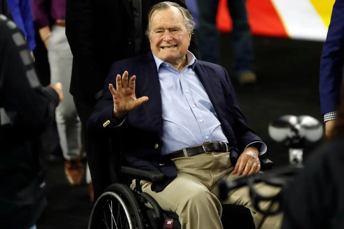 عذرخواهی جرج بوش پدر از یک بازیگر به خاطر آزار جنسی