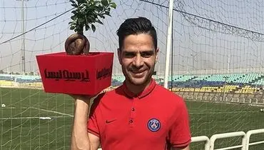 بازیکنان هدیه یک هوادار را مسخره کردند