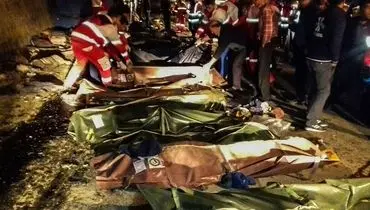 ۳۵ کشته و زخمی سقوط اتوبوس به دره در گدوک/ آغاز اقدامات پزشکی قانونی برای تشخیص هویت اجساد
