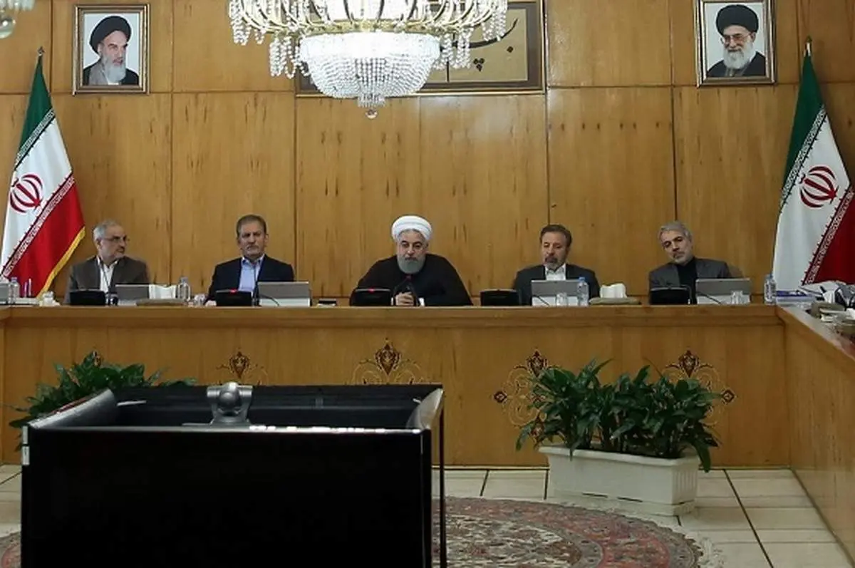 دولت با همه توان مشکلات زلزله زدگان را پیگیری می‌کند