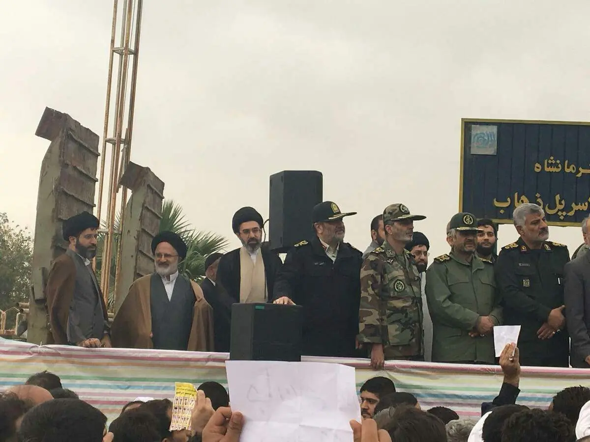 فرزندان رهبری در حاشیه بازدید از مناطق زلزله زده