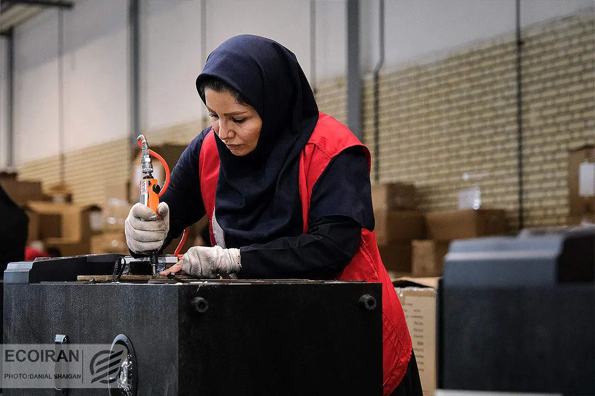 ارائه بسته معیشتی و رفع محدودیت‌های بانکی برای این گروه از افراد