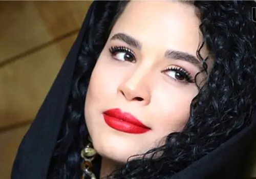 ۱۱ نشانه جالب که نشان می‌دهد کسی به شما فکر می‌کند