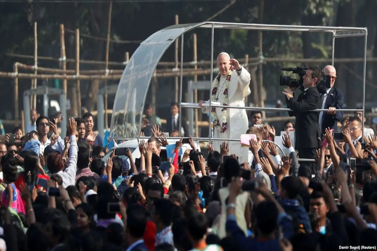 پاپ به نیابت از مردم بی تفاوت جهان طلب بخشش کرد!+عکس