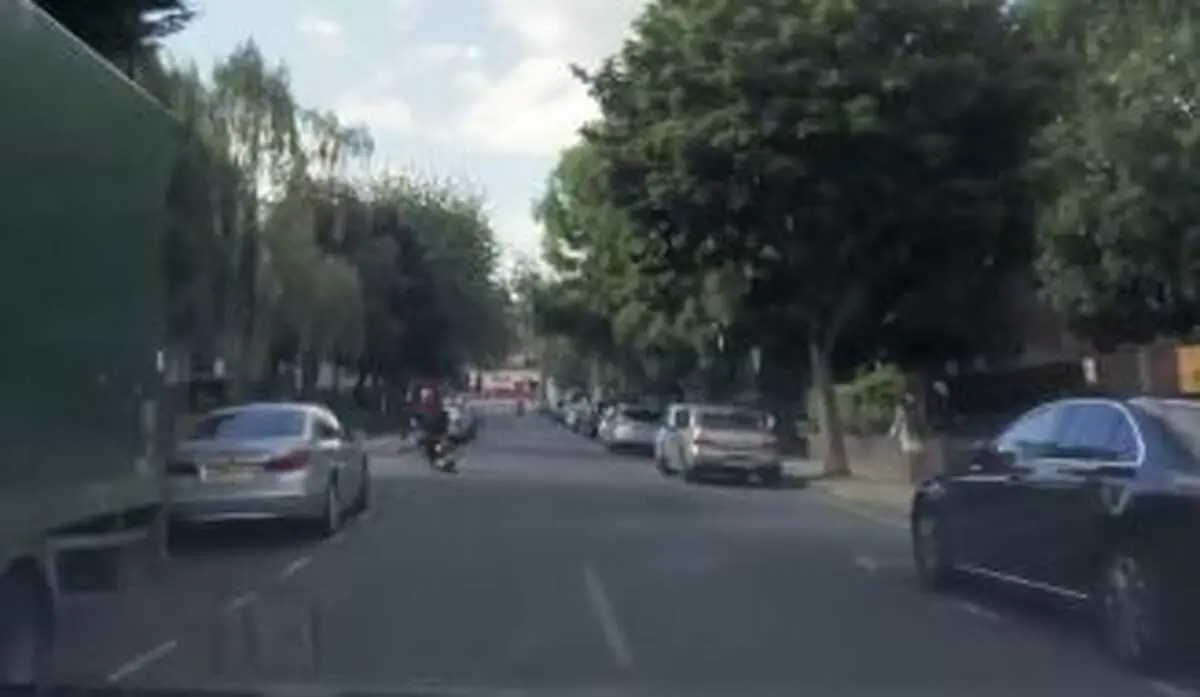 مرد قهرمان و بدشانسی سارق موتور سوار