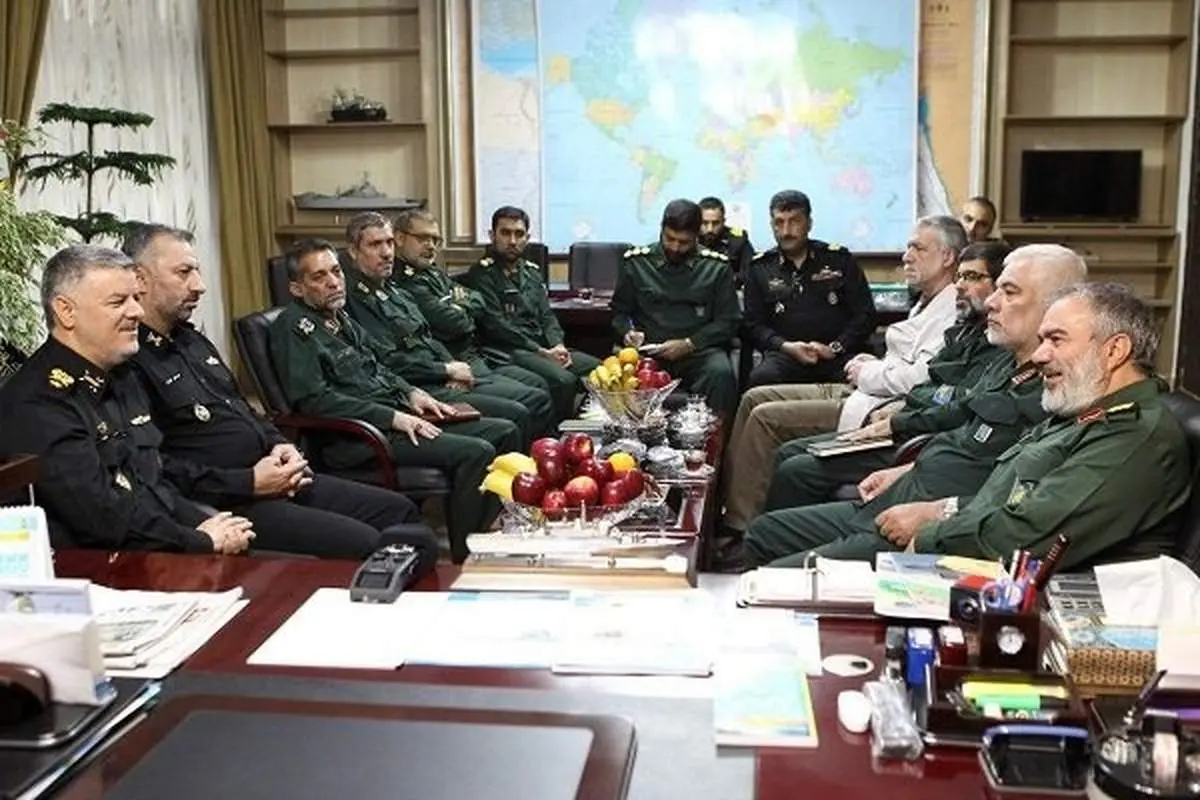 تصویری از همنشینی فرماندهان نیروی دریایی سپاه و ارتش