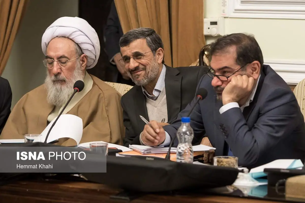 چهره خندان احمدینژاد در جلسه مجمع تشخیص