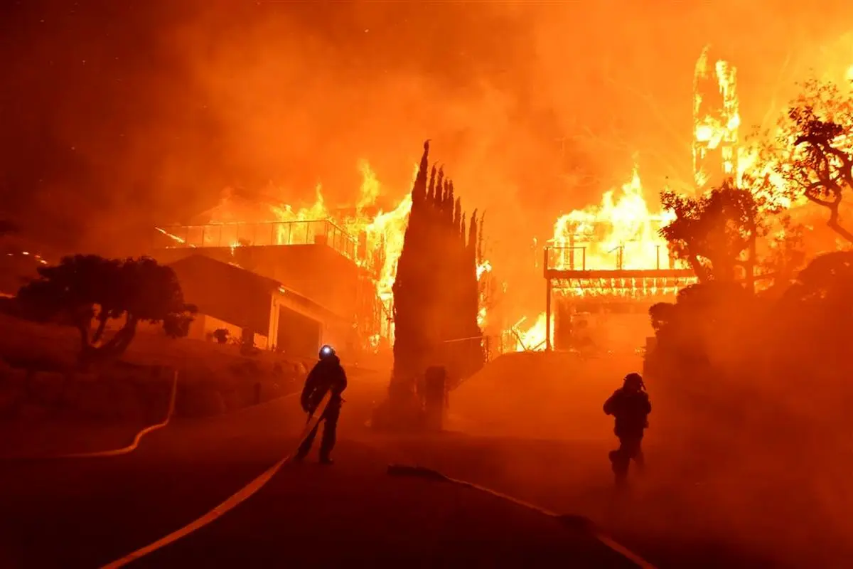 ادامه آتش سوزی وسیع در کالیفرنیا