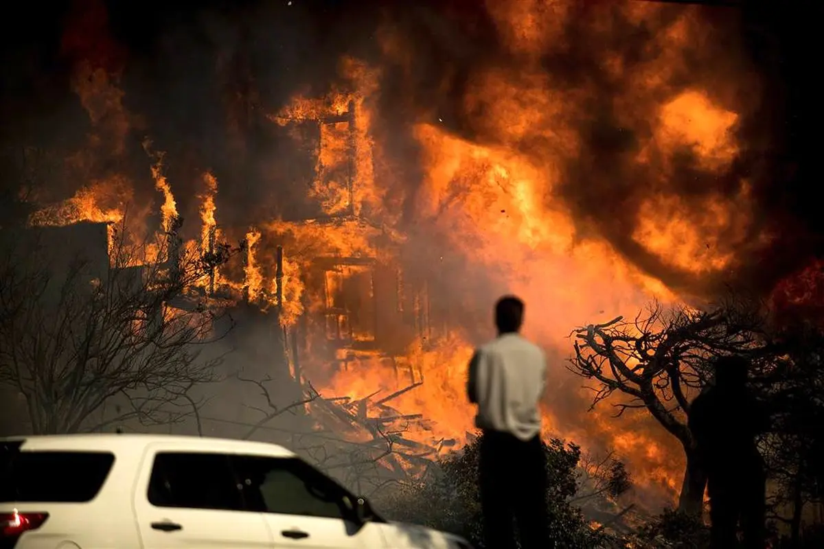 گسترش آتش سوزی وحشتناک در کالیفرنیا