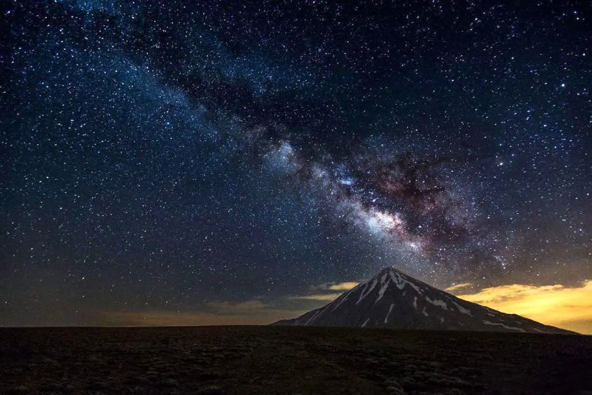 نمای زیبا از قله دماوند و کهکشان راه شیری+عکس
