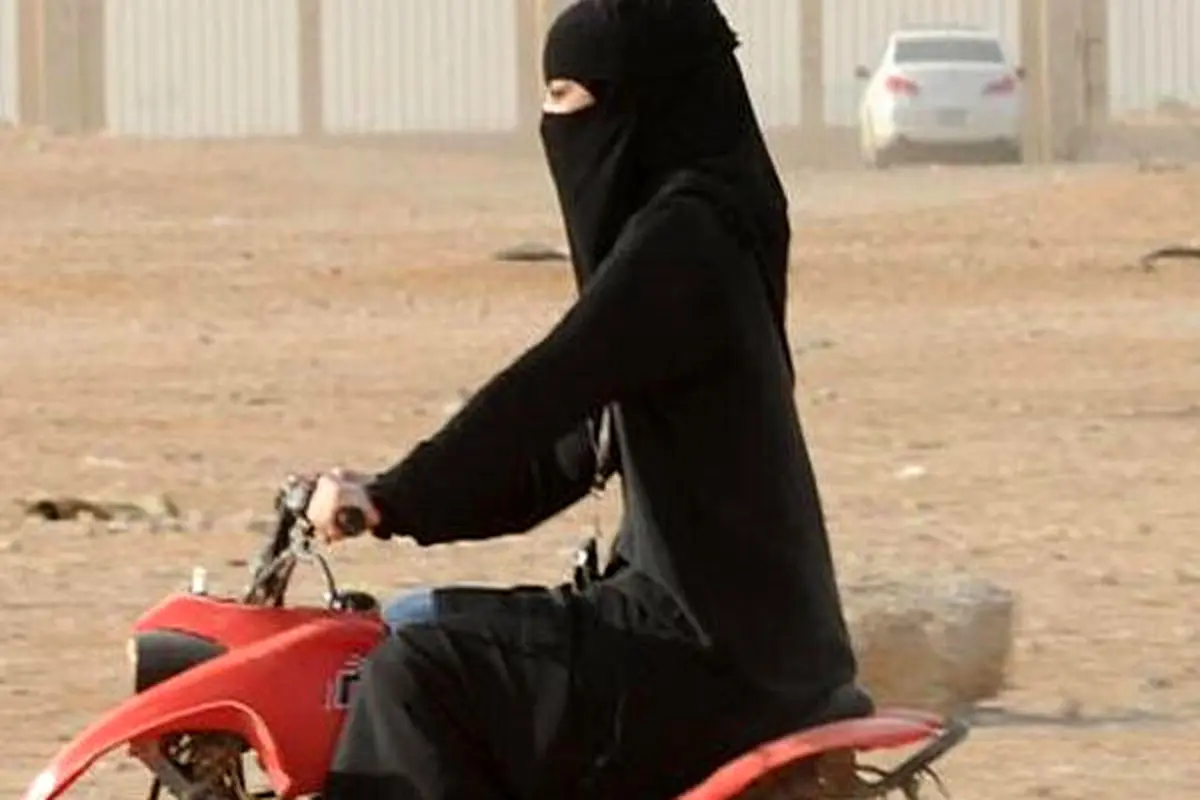 زنان سعودی می‌توانند موتورسیکلت و کامیون هم برانند!