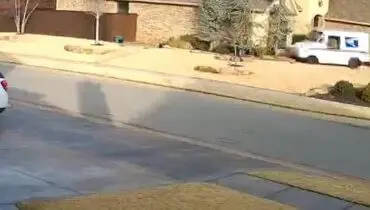 حرکت عجیب کامیون بدون راننده!