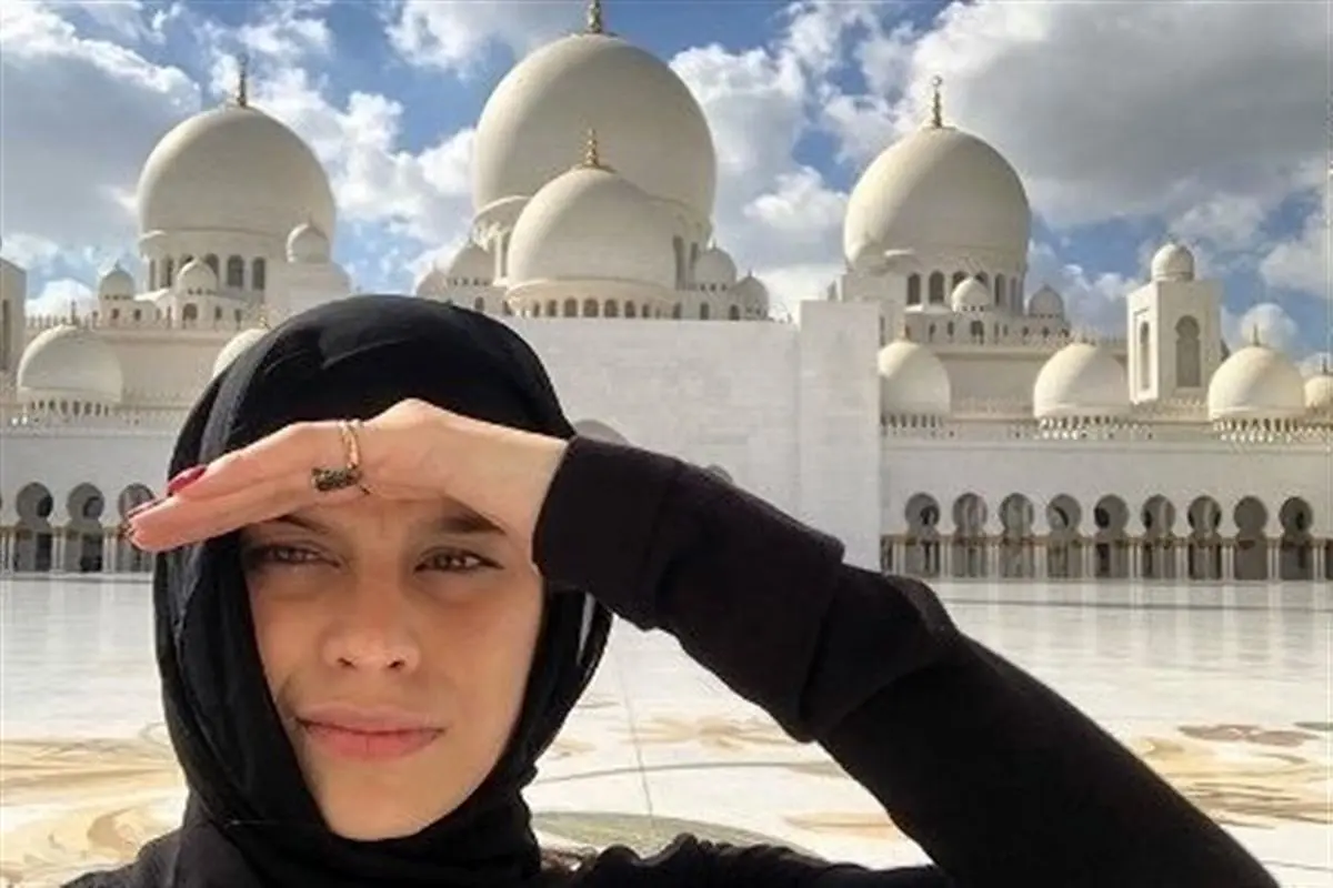 حضور همسران رئالی ها با حجاب در مسجد +عکس