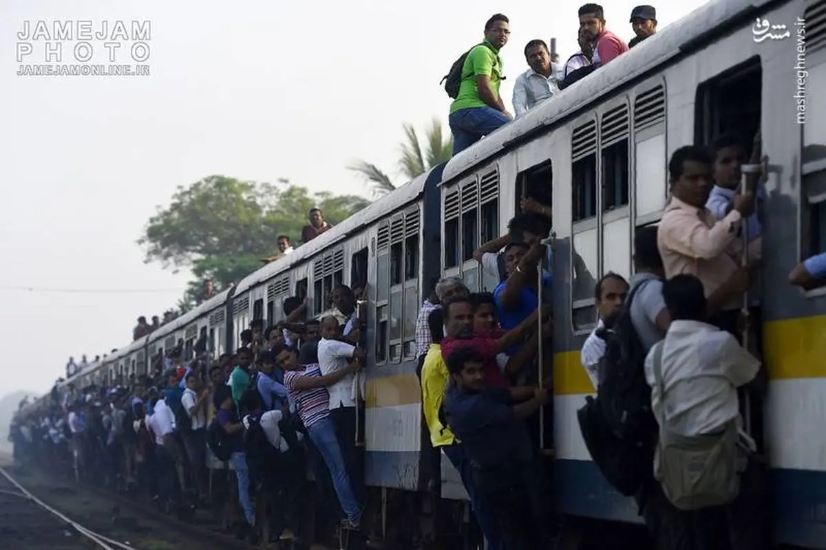 سر ریز شدن مسافران قطار +عکس