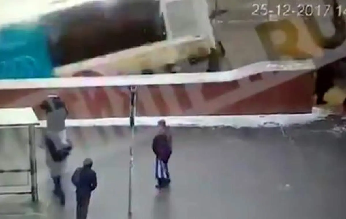 لحظه ورود مرگبار اتوبوس به زیرگذر مترو مسکو