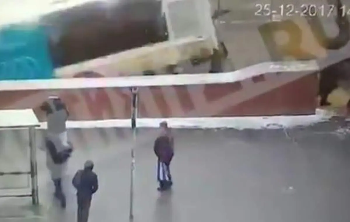 لحظه ورود مرگبار اتوبوس به زیرگذر مترو مسکو