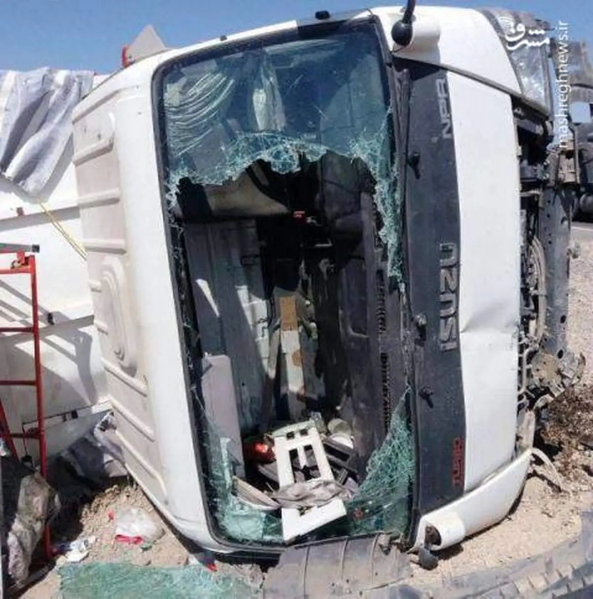 سقوط مرگبار کامیون از روی پل +عکس