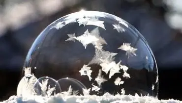 لحظه زیبای انجماد حباب در دمای منفی ۳۵ درجه