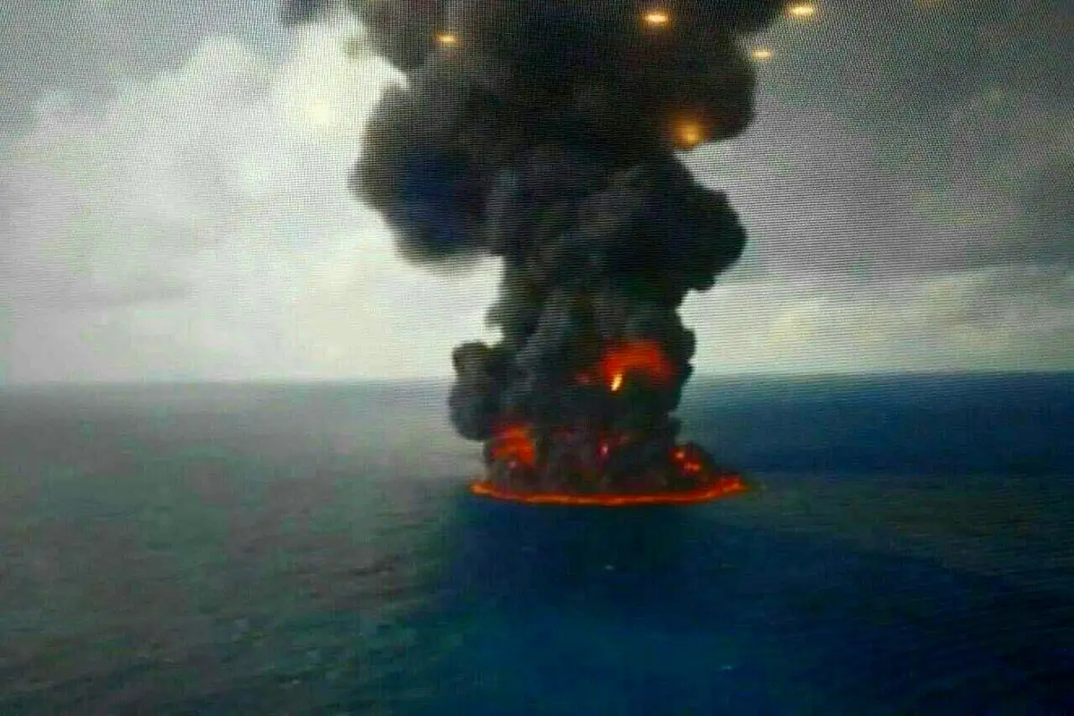 لحظات بیم و امید از غرق شدن نفتکش ایرانی