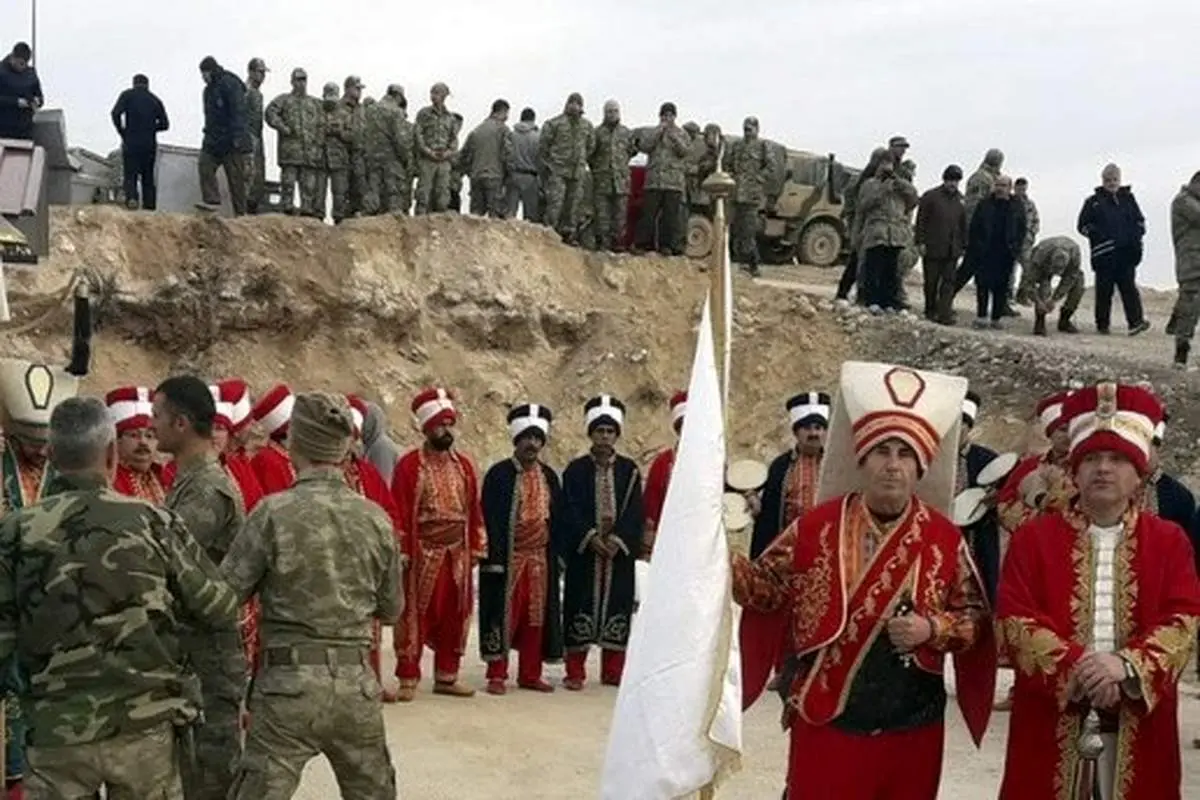 نمایش «سپاهیان عثمانی» در مرز ترکیه و سوریه