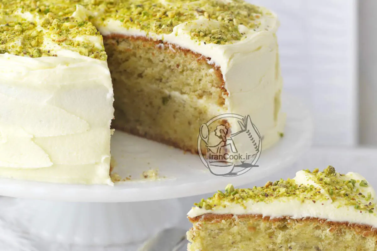 کیک پسته و گلاب دو لایه