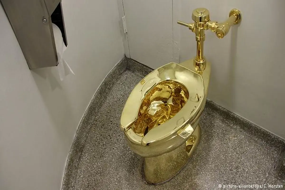 وقتی ترامپ بجای نقاشی، توالت طلایی هدیه گرفت!