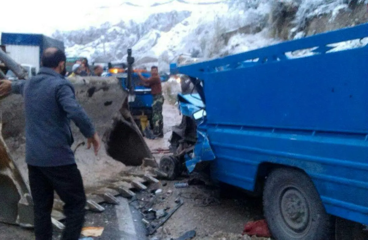دوئل مرگبار ۲ وانت در جاده روستایی