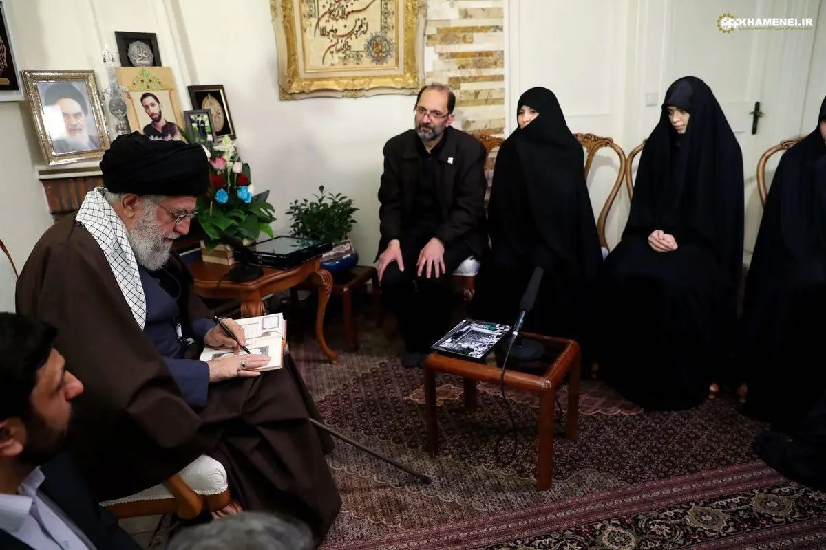 دیدار رهبر انقلاب با خانواده شهید محمدحسین حدادیان
