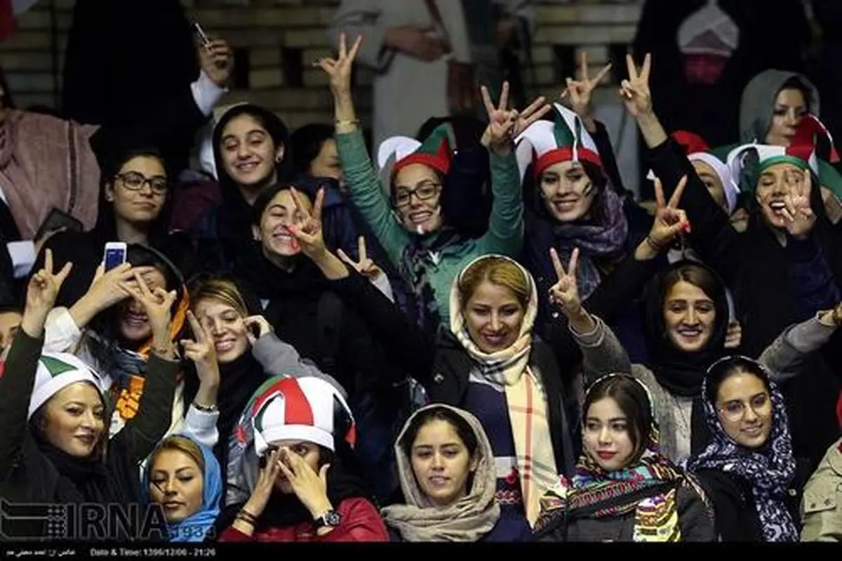 زنان ایرانی در استادیوم سرپوشیده آزادی