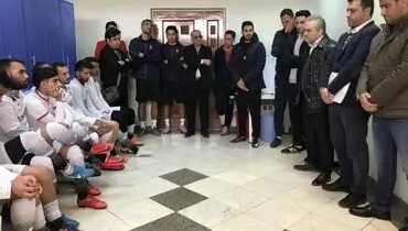نکونام رسما کارش را در نساجی شروع کرد