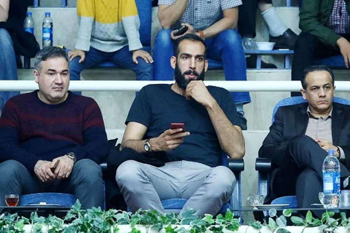 ستاره بسکتبال تماشاگر لیگ برتر والیبال