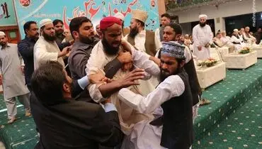 پرتاب کفش به نواز شریف +عکس