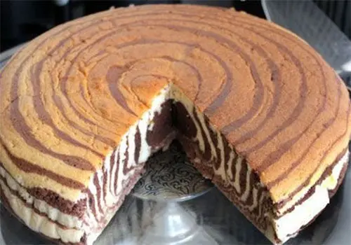 طرز تهیه خوشمزه ترین کیک شکلاتی دو رنگ + فیلم / روش پخت کیک شکلاتی دو رنگ با پف زیاد