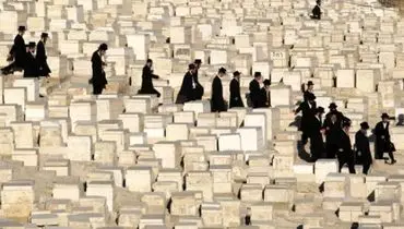 خاخام ها در قبرستان یهودیان +عکس