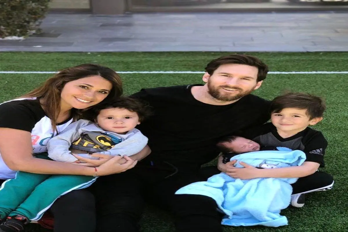 تصویری جالب و دیدنی از مسی در کنار خانواده اش