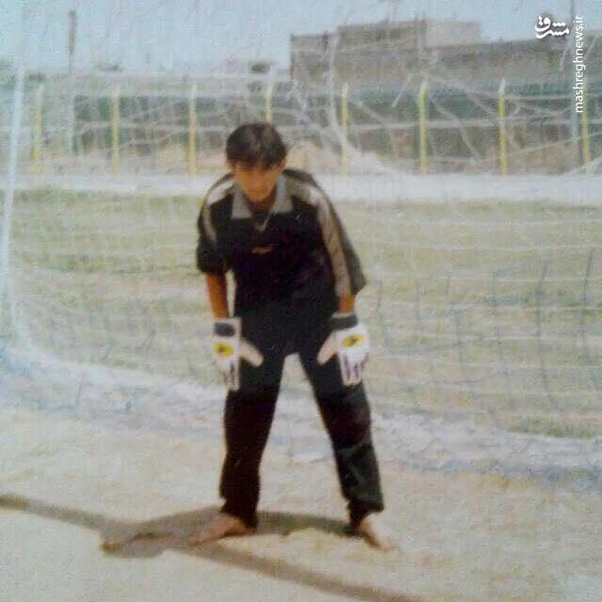 دروازه بانی بیرانوند با پای برهنه +عکس