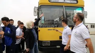استقلال با اتوبوس شرکت واحد در راه کویت +عکس