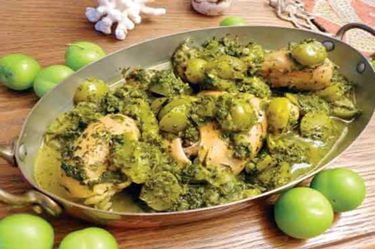 خورش گوجه سبز؛ غذای خوشمزه بهاری
